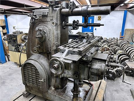 Kearney & Trecker #2CH, plain horizontal mill, 12" x 50" table, #50 taper, 25-1500 RPM, 5 HP, vise, overarm & - Image 3