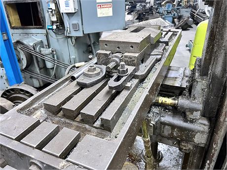 Kearney & Trecker #2CH, plain horizontal mill, 12" x 50" table, #50 taper, 25-1500 RPM, 5 HP, vise, overarm & - Image 5
