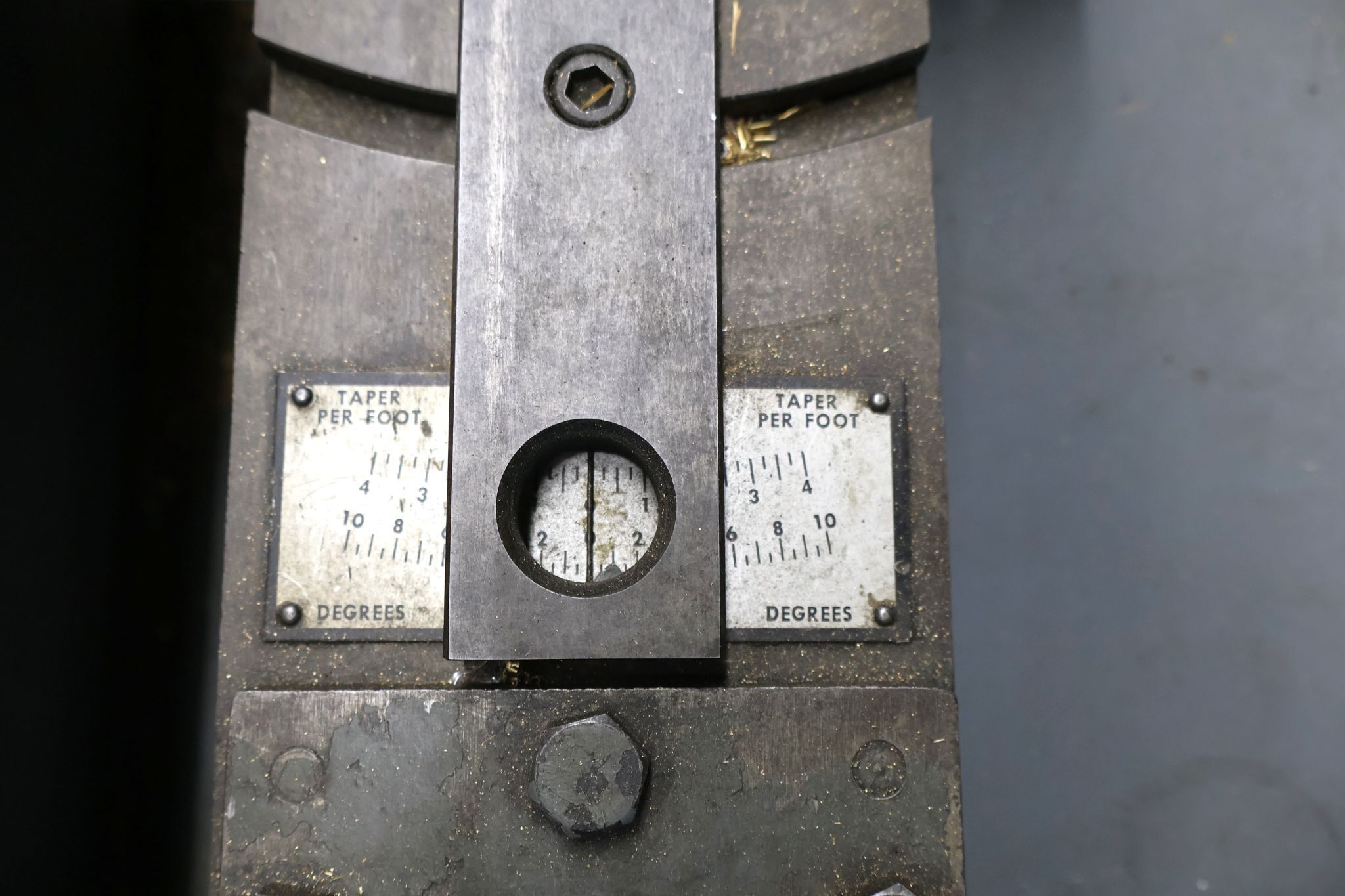 17" x 60" Standard Modern #1760, Engine Lathe, 2.25" bore, 7.5 HP, 1200 RPM, 4 jaw 12" chuck - Image 7