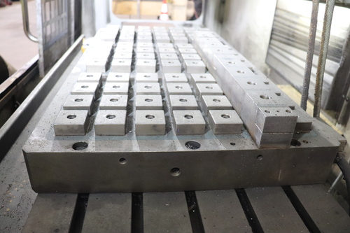 19.7" x 31.5" Schunk #KEH02C, Magnetic Table, from Haas VF3, 460 V., 500 X 800, 2015 - Image 3