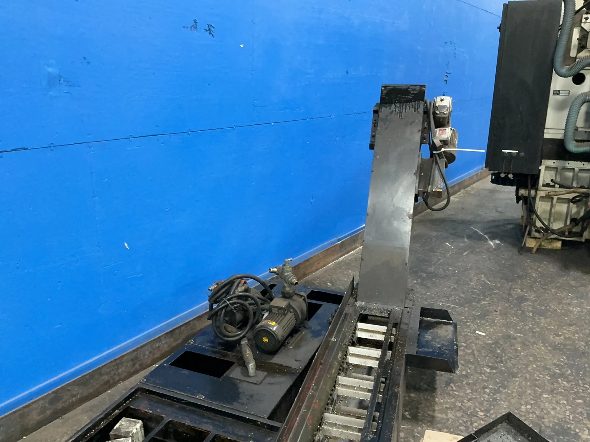 Hurco #VMX24, CNC vertical machining center, 20" x 30" table, 24 automatic tool changer, chip conveyor, 208 - Image 5