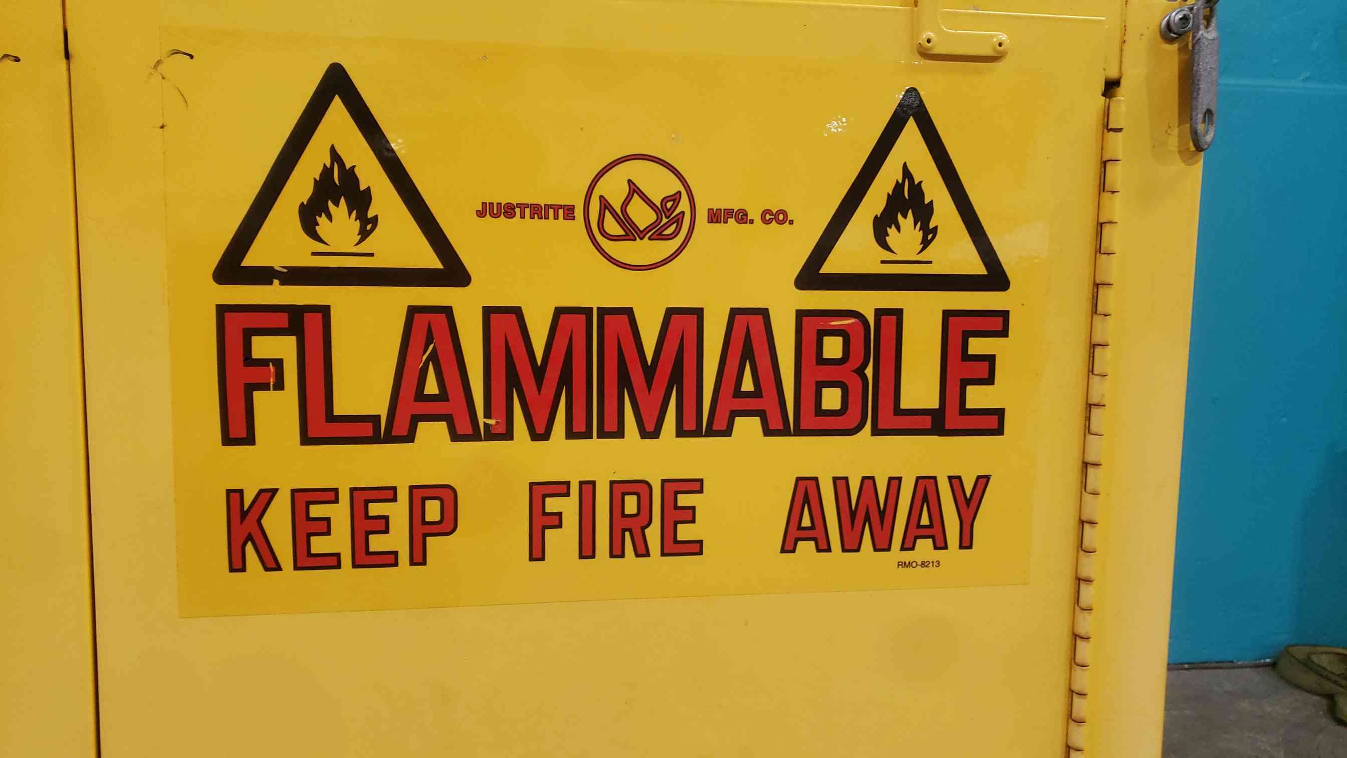 Justrite #25732, 35" 22 Gal. Flammable Liquid Storage Cabinet - Image 4