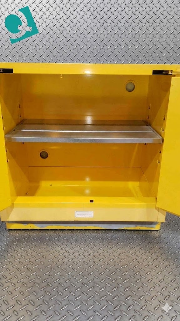Justrite #25732, 35" 22 Gal. Flammable Liquid Storage Cabinet - Image 9
