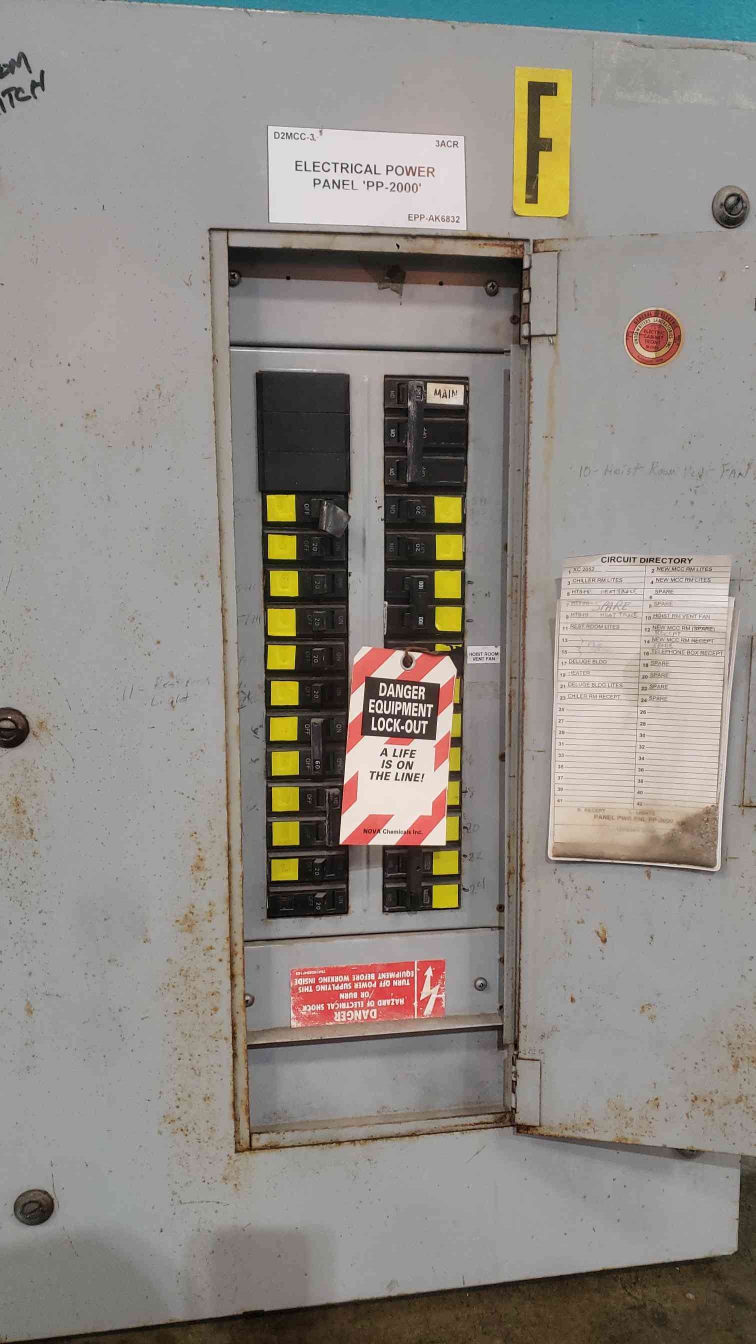 100 Amp. General Electric, TQB Frame Panelboard, 3 Phase, Main Breaker w/ 7x 100A, 2x 60A Multi-Pole Breakers - Image 2