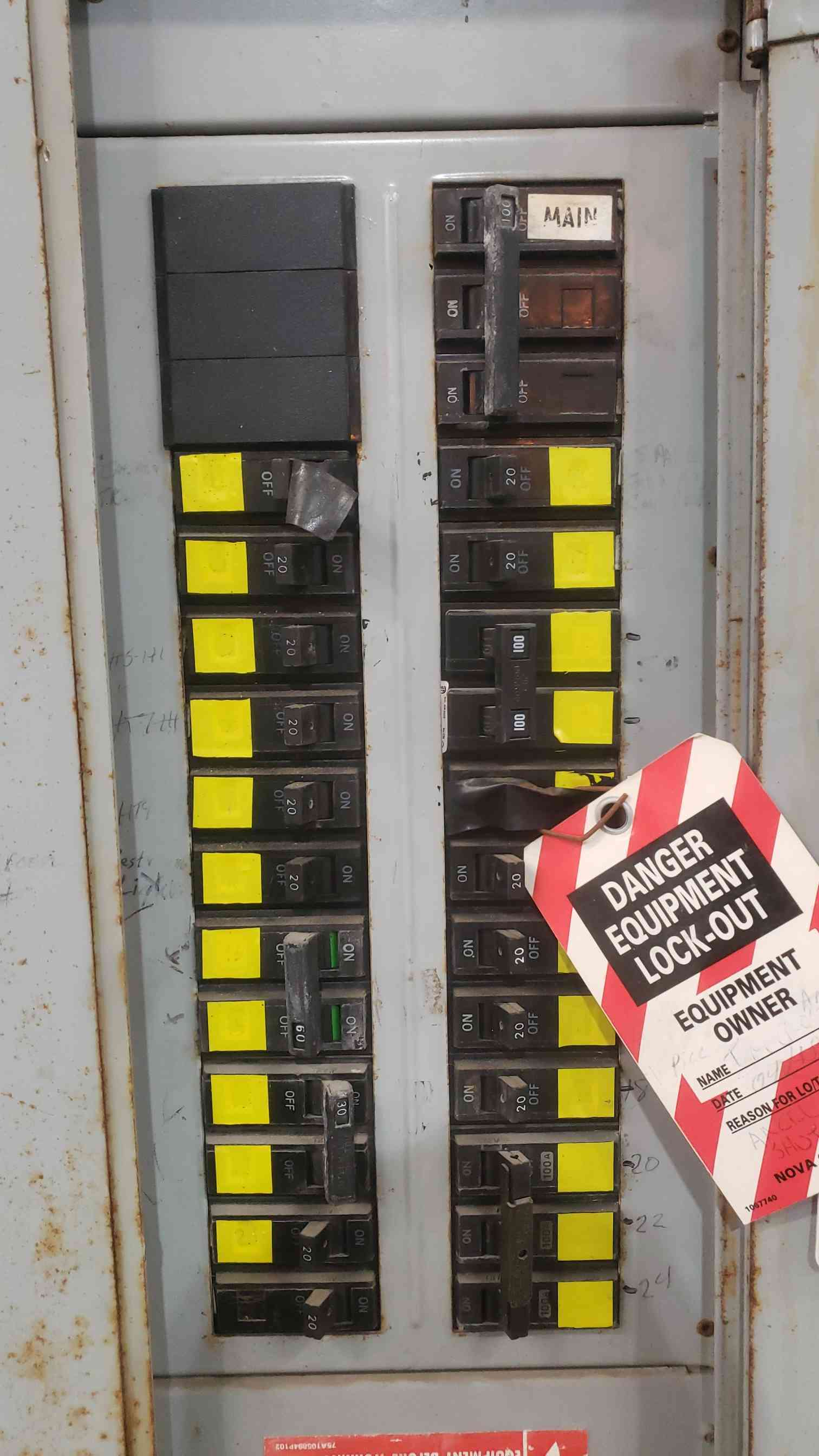 100 Amp. General Electric, TQB Frame Panelboard, 3 Phase, Main Breaker w/ 7x 100A, 2x 60A Multi-Pole Breakers - Image 3