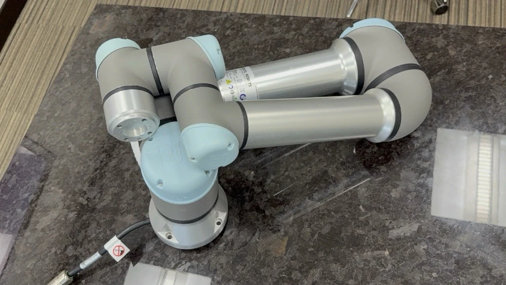 Universal Robots, ur- 5e, Cobot Robot w/ control box & teach pendant, 2021 - Image 4
