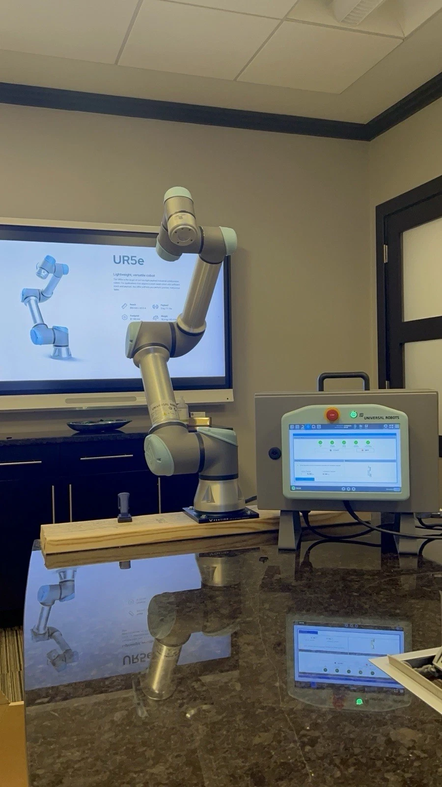 Universal Robots, ur- 5e, Cobot Robot w/ control box & teach pendant, 2021 - Image 8