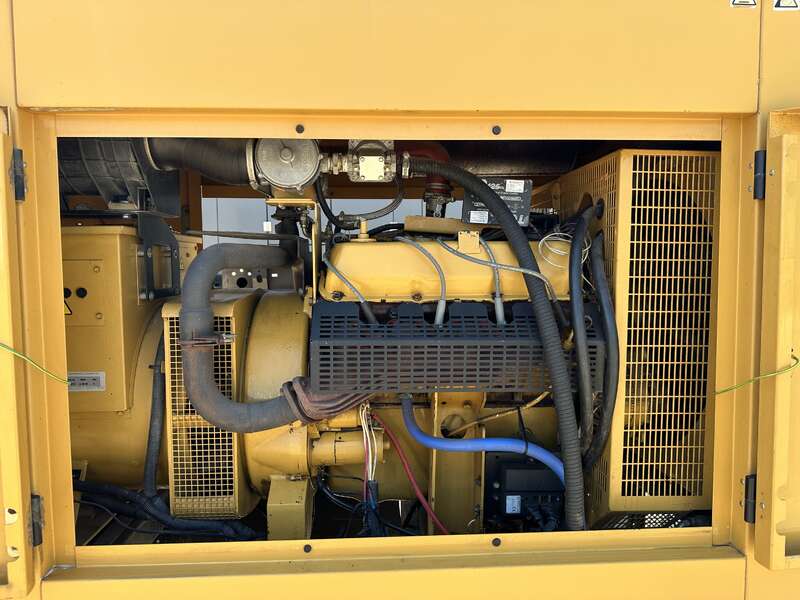 100 KW Olympian #G100F1, Natural gas generator set, 277/480 Volts, 845 hours, 173 HP @ 1800 RPM, Ford - Image 4