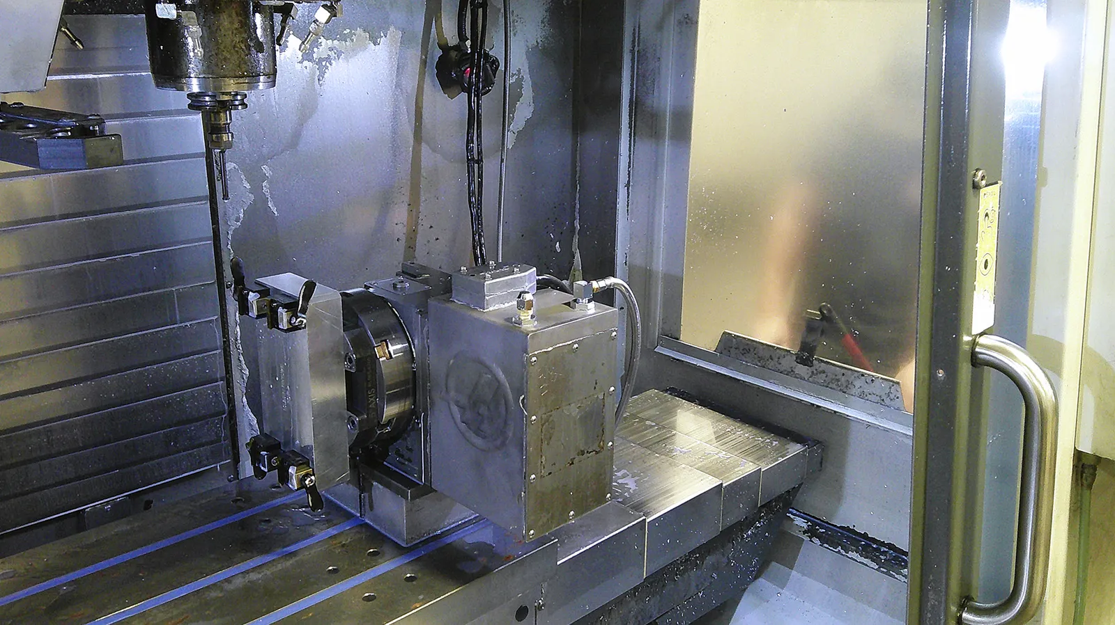 Haas #VF-2SSYT, CNC vertical machining center, 24 automatic tool changer, 30" X, 20" Y, 20" Z, 12000 RPM, CAT - Image 4
