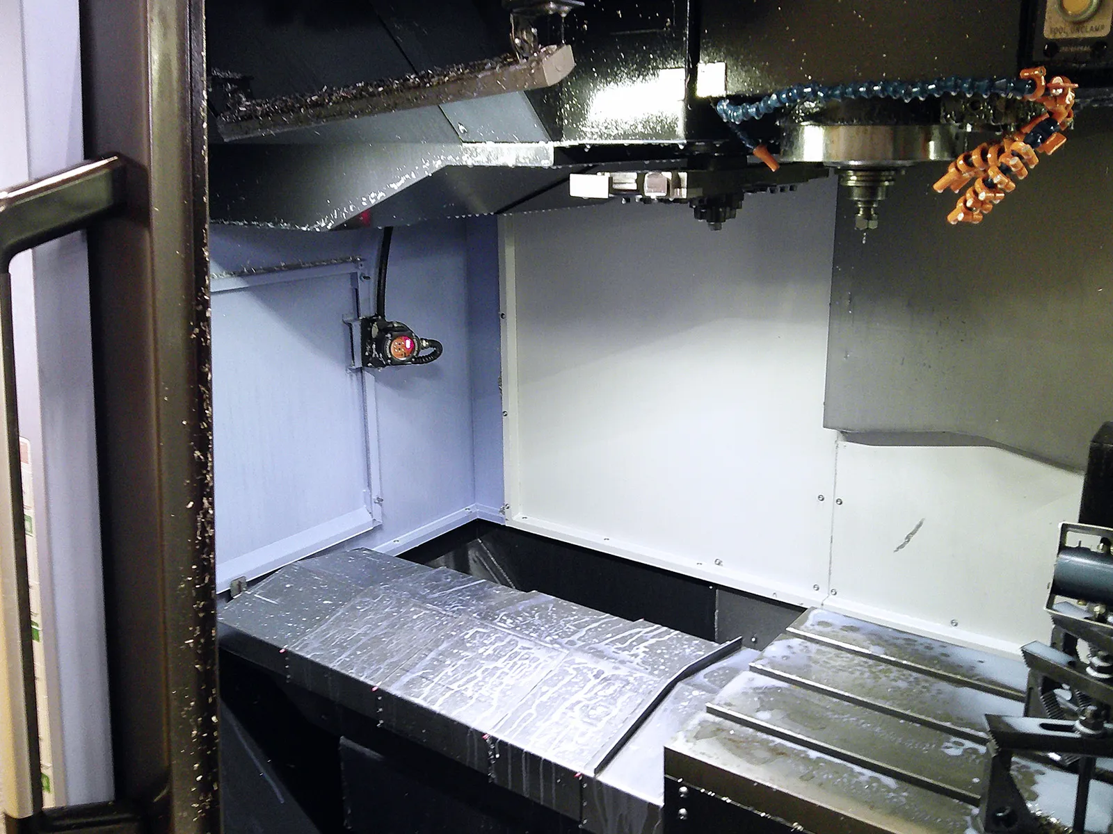 Daewoo Doosan #DNM-4500, CNC vertical machining center, 30 automatic tool changer, 31.5" X, 17.7" Y, 20.1" Z - Image 4