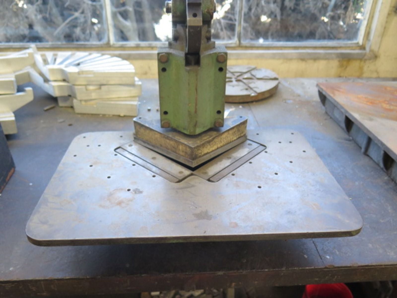 1 6" Ga. x 6" x 6" Di-Acro #No.1, notching machine, 5 ton, 1" max. tab, (1) horizontal hydraulic clamp, large - Image 3