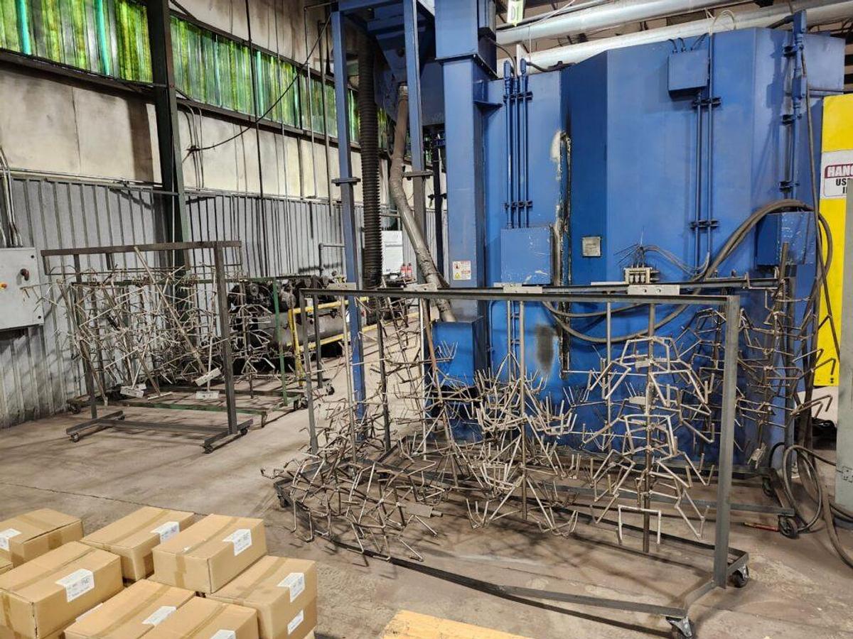 Wheelabrator, Spinner Hanger Blast Machine, 34 HP blast wheel, dust collector, reclaim elevator - Image 9