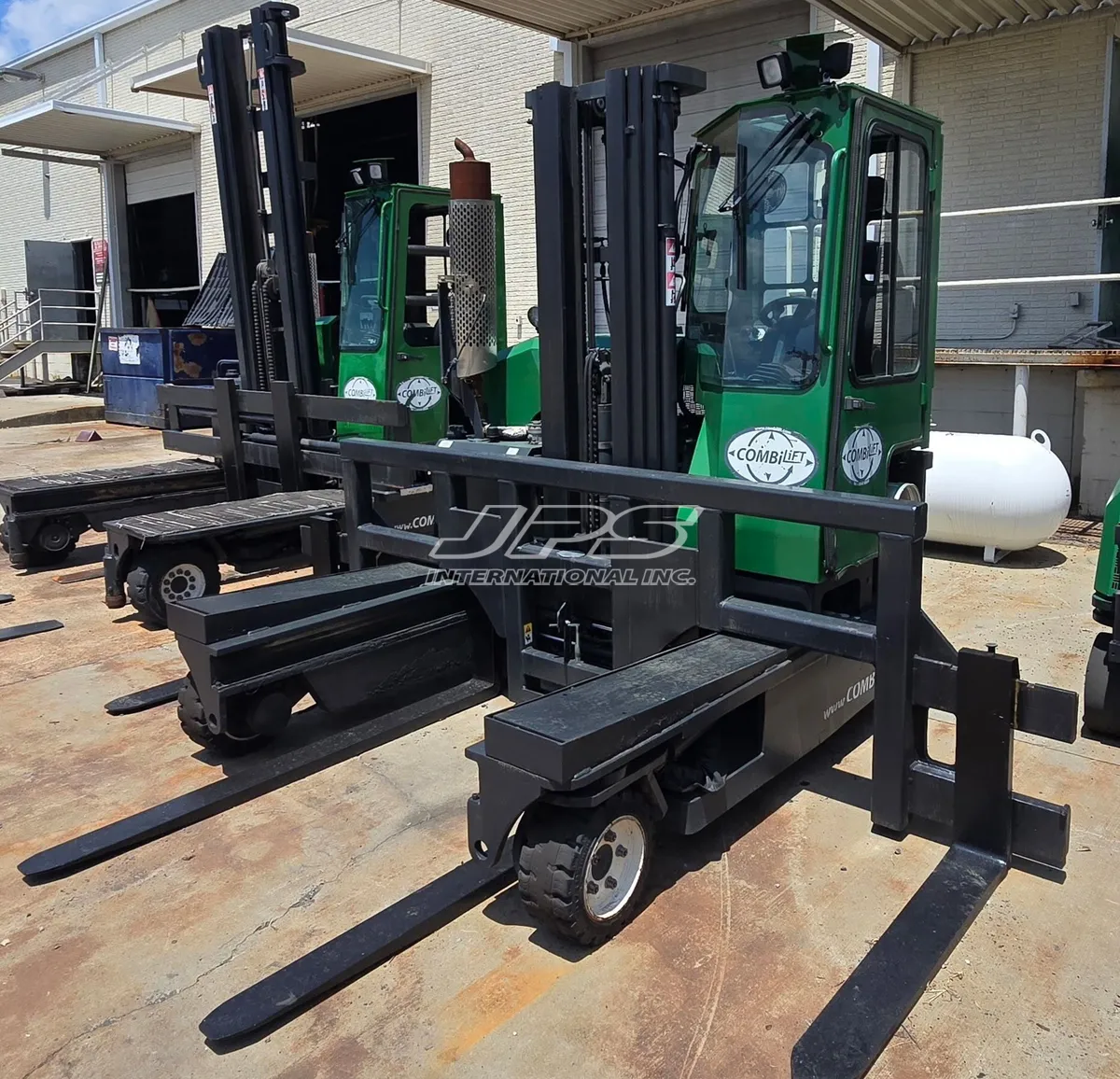 6000 lb. Combilift #C6000, Multi-Directional Forklift, 224" lift height, 98" lowered mast height, 72" forks - Image 2