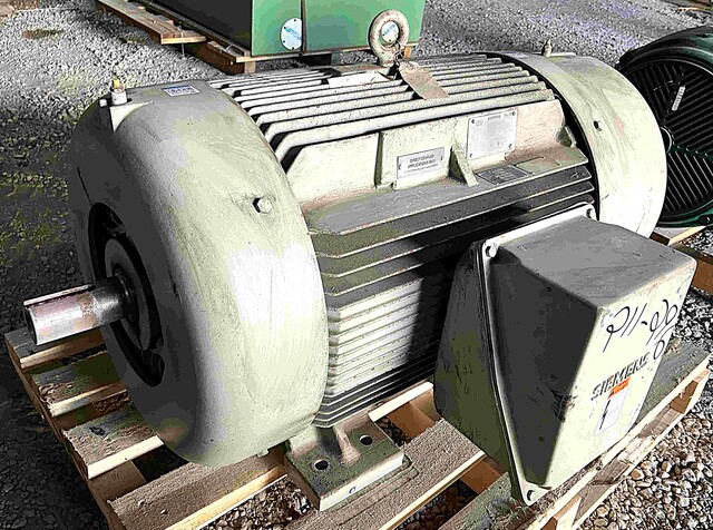 200 HP 3575 RPM Siemens #1LE23214DA312AA3, Frame 447TS, TEFC, 460 Volts - Image 1