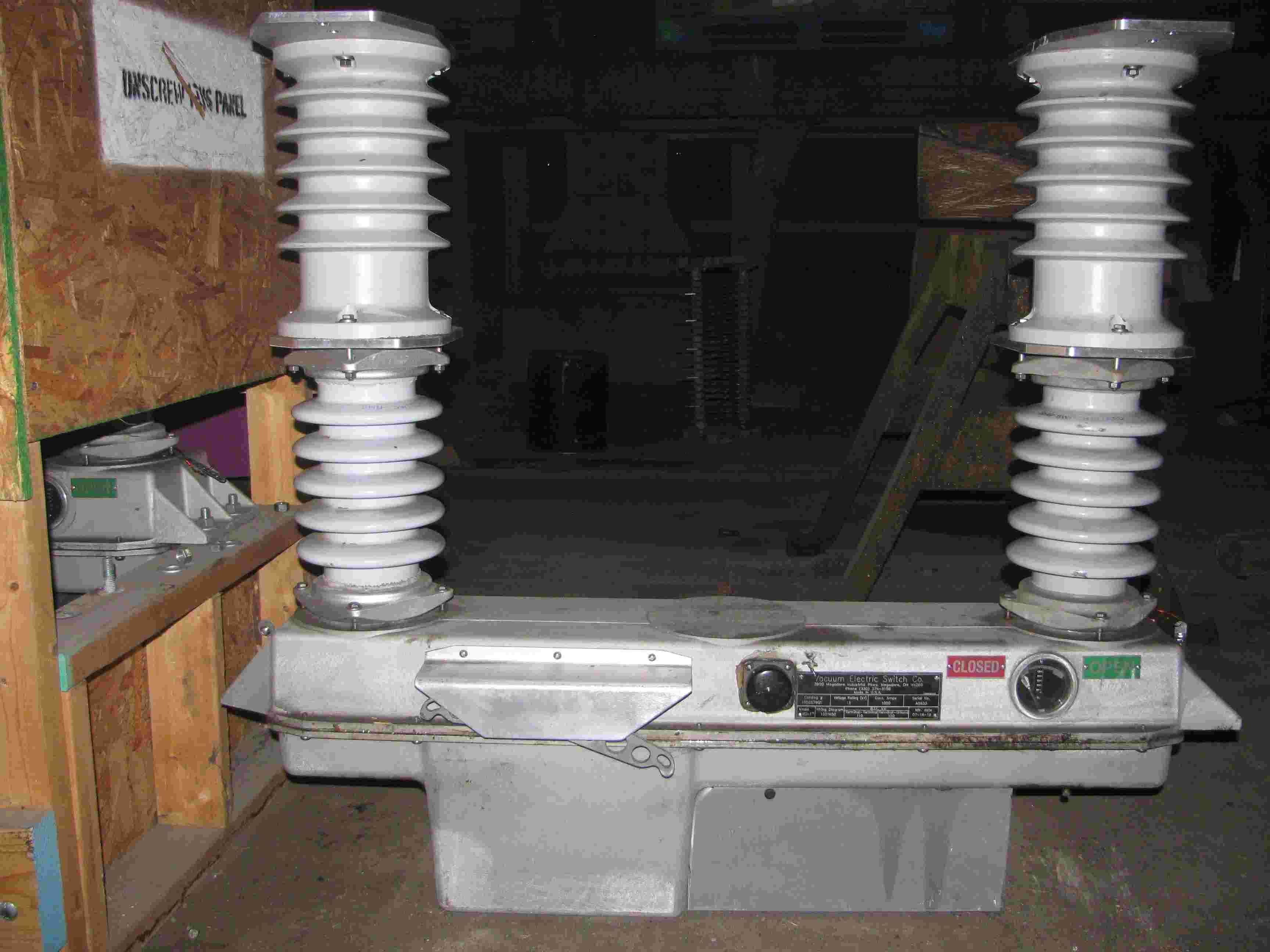 600 Amp, VESCO #1000579G1, 15,000 Volts, 1 Phase, Vacuum Switch (2 available) - Image 1