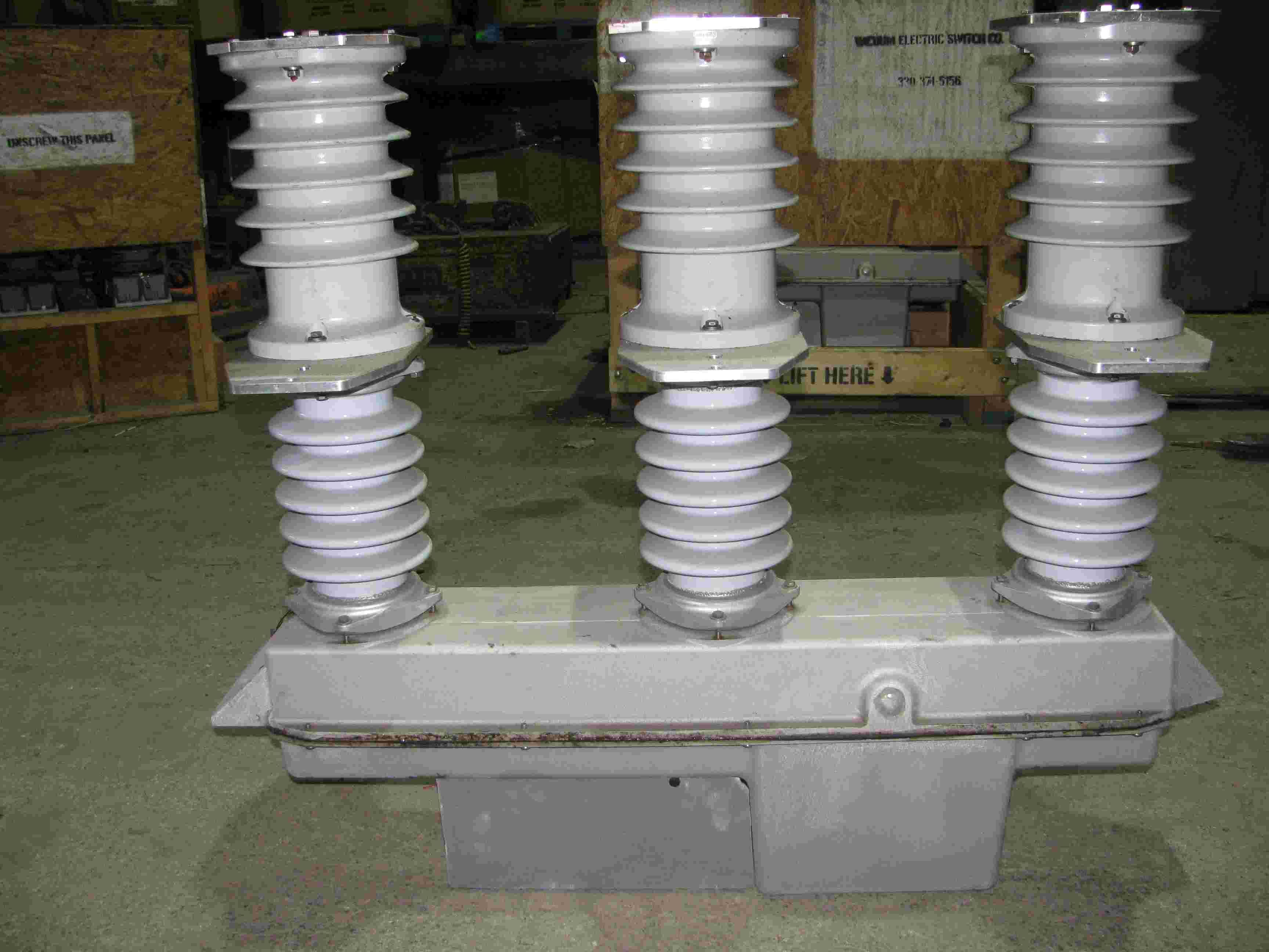 600 Amp, VESCO #1001055G1, 15,000 Volts, 3 Phase, Vacuum Switch (4 available) - Image 1