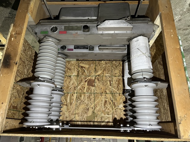600 Amp, Joslyn #VBT, 38,000 Volts, 1 Phase, Vacuum Switch - Image 1