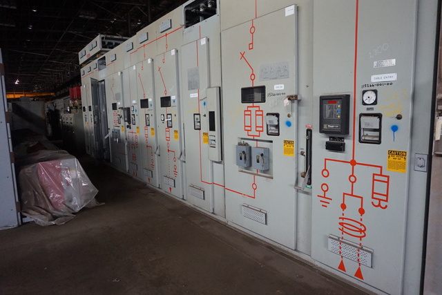 2500/3750 KVA 13,800 Primary, 2400 Secondary, Square D, Indoor Unit Substation, w/ 7 S & C 600 Amp 2400 Volts - Image 2