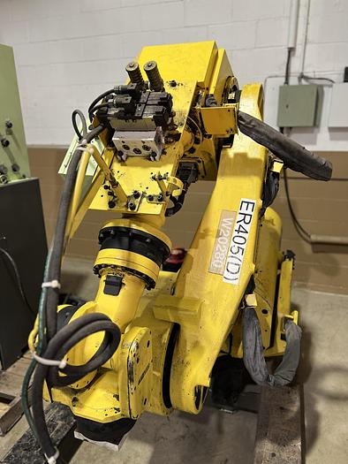 Fanuc, R-2000iA/200R, 6-Axis Articulated Robot, RJ3iB Controller, 2004 (3 available) - Image 3