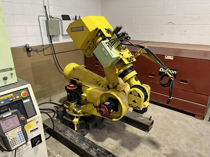 Fanuc, R-2000iA/200R, 6-Axis Articulated Robot, RJ3iB Controller, 2004 (3 available) - Image 8