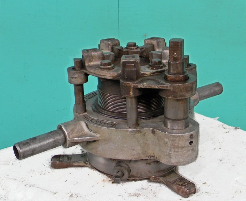 Oster #54, Portable Geared Head Die Stock, 2.5" - 4" Pipe/Conduit Capacity - Image 2