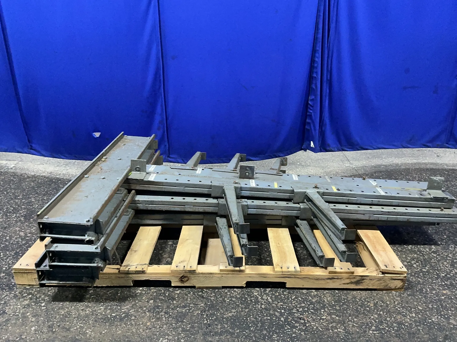 Cantilever Racking, 59" x 95" - Image 1