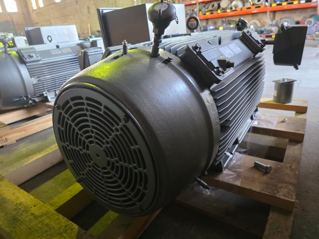 350 HP 3600 RPM ABB, Frame 449TS, TEFC BB, 460 Volts, New Surplus - Image 2