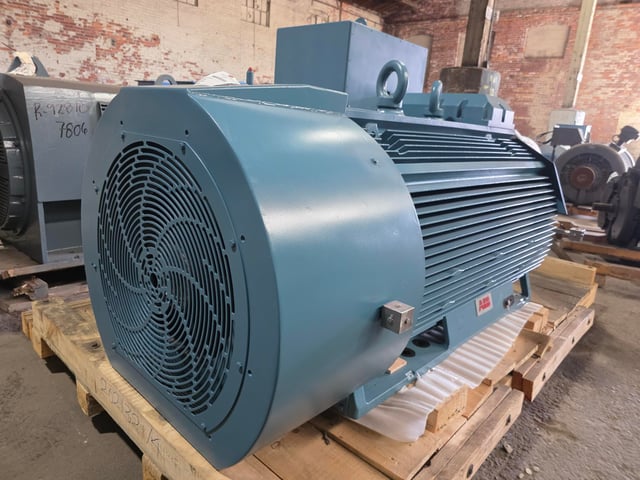 800 HP 3600 RPM ABB, Frame 5810, TEFC BB, 460 Volts, New Surplus - Image 2