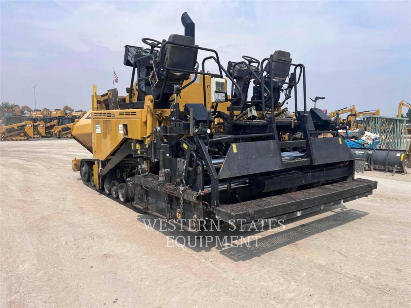 Caterpillar AP1055E, Asphalt Paver, 4230 hours, S/N: TJF00301, 2013 - Image 3
