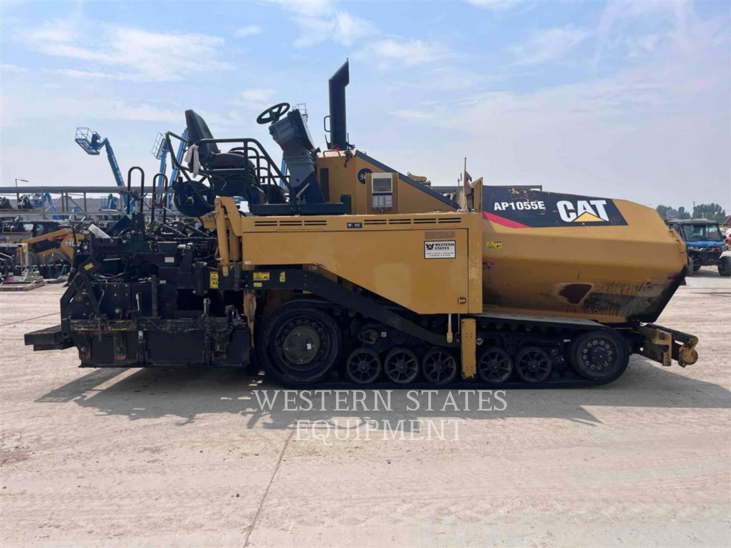 Caterpillar AP1055E, Asphalt Paver, 4230 hours, S/N: TJF00301, 2013 - Image 5