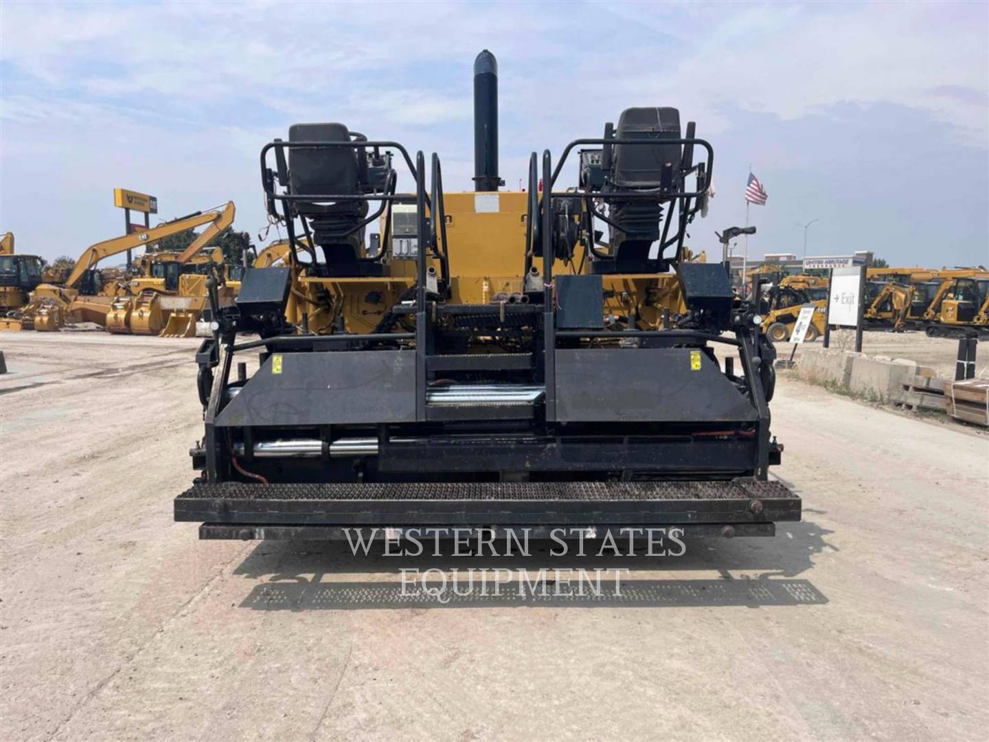 Caterpillar AP1055E, Asphalt Paver, 4230 hours, S/N: TJF00301, 2013 - Image 6