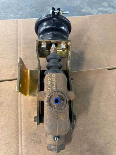 Haldex #A840, Air Over Hydraulic Brake Actuator Assembly, SC12 Type 12 Chamber, Cast Iron Master Cylinder - Image 2