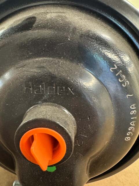 Haldex #A840, Air Over Hydraulic Brake Actuator Assembly, SC12 Type 12 Chamber, Cast Iron Master Cylinder - Image 6