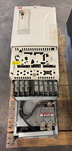 90 kW ABB #ACS800-U11-0120-5, acs800 regenerative line supply uni, w/ AE50-40 4 Pole Contactor - Image 2
