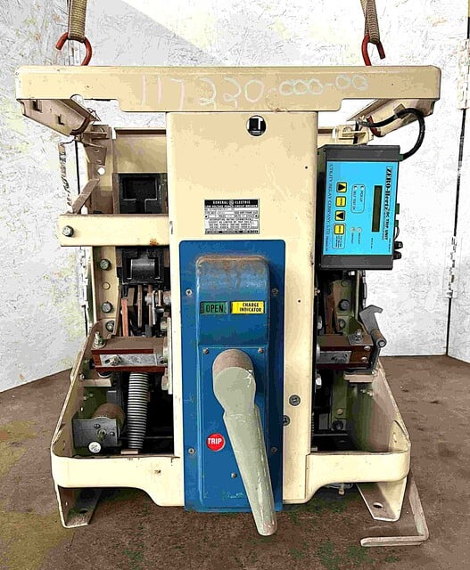 1600 Amps, General Electric #AK-2-50-1, DC circuit breaker, 600 Volts, Zero Hertz trip - Image 1