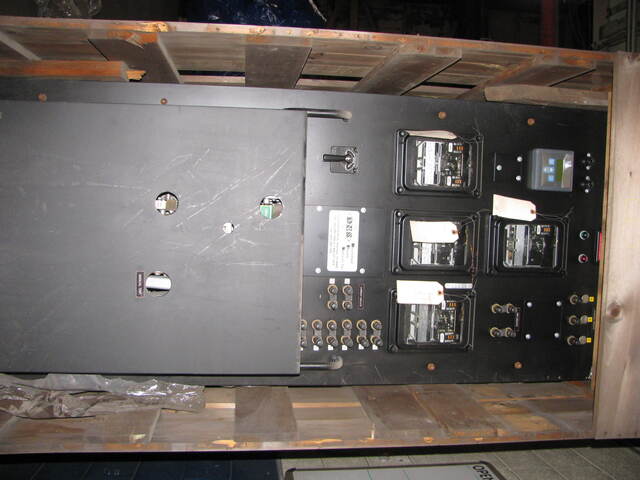 2000 Amps, General Electric #AM-4.16-250-7H, air circuit breaker, Magne-Blast, 1968 - Image 1