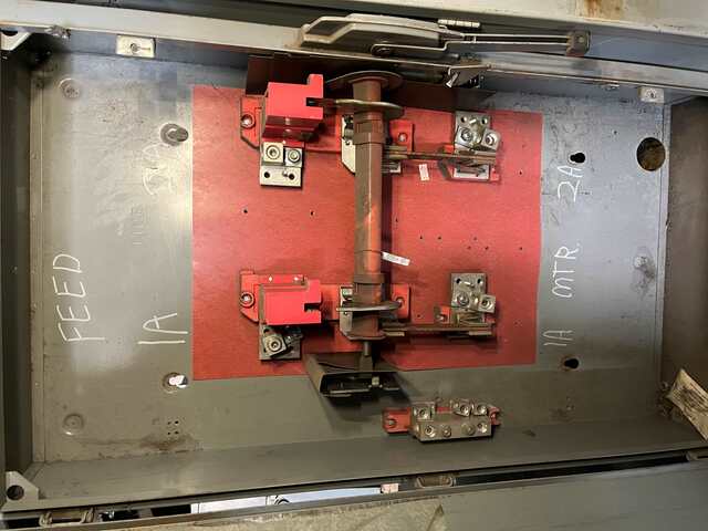 400 Amp. Square D, fused DC safety switch, 2-pole, 250 Volts, Like New - Image 2