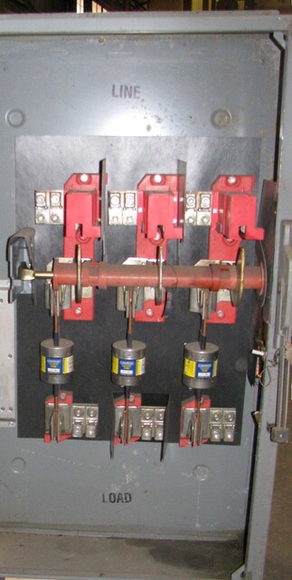 600 Amp. Square D #366AWK, fused AC safety switch, 3-pole, 600 Volts, Like New - Image 2