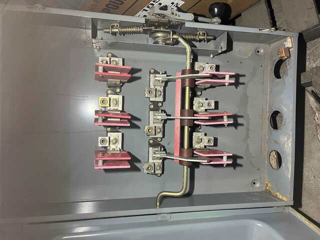 200 Amp. Square D #82344, double throw non-fused AC safety switch, 3-pole, 480 Volts - Image 2