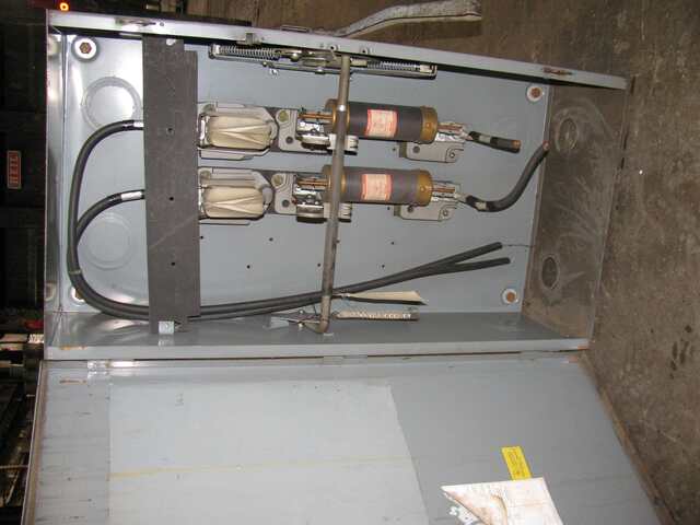 400 Amp. Cutler-Hammer #4105H215H, fused DC safety switch, 2-pole, 600 Volts - Image 1