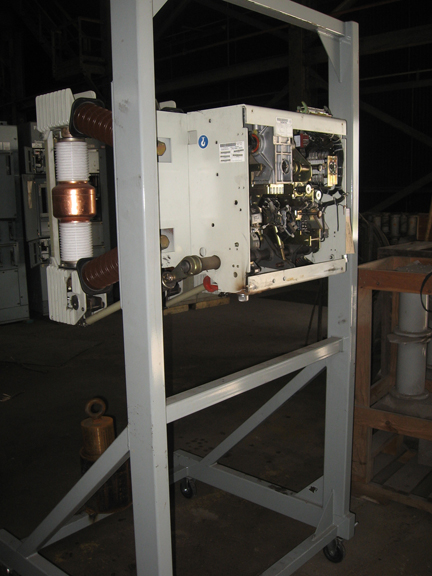 2000 Amps, Siemens #3AH4305-4, vacuum circuit breaker, 36,000 Volts - Image 1