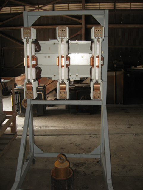 2000 Amps, Siemens #3AH4305-4, vacuum circuit breaker, 36,000 Volts - Image 3