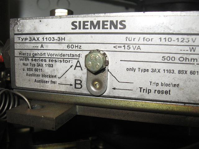 2000 Amps, Siemens #3AH4305-4, vacuum circuit breaker, 36,000 Volts - Image 4