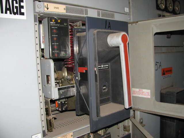 3200 Amps, General Electric #AKD-8, indoor switchgear unit, 635 Volts, electrically operated, (2) 3200 Amp - Image 2
