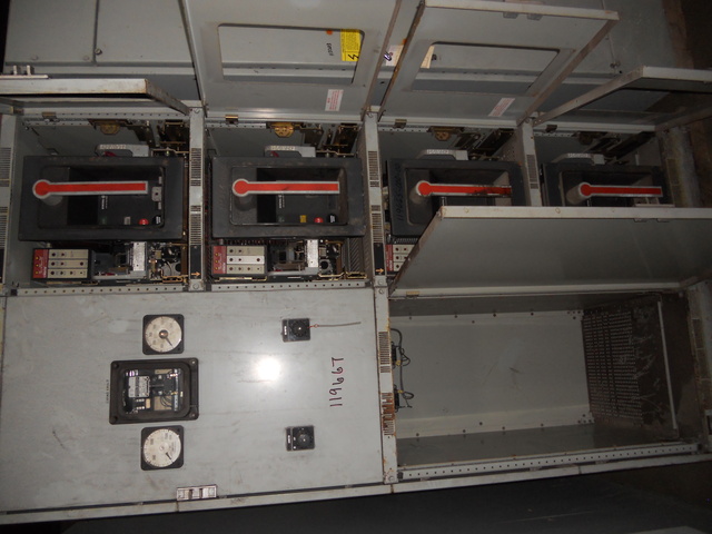 1600 Amps, General Electric, indoor switchgear unit, manually operated, (2) 1600 Amp #AKR-6D-50, (2) 800 Amp - Image 1