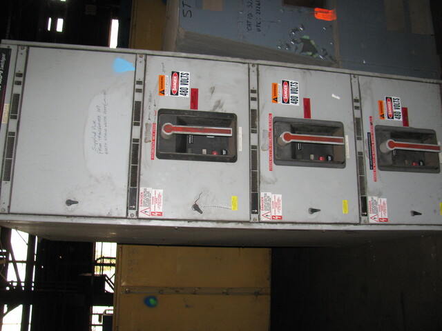 1600 Amps, General Electric, indoor switchgear unit, 460 Volts, manually operated, (2) 1600 Amp #AKR9D-50 - Image 1