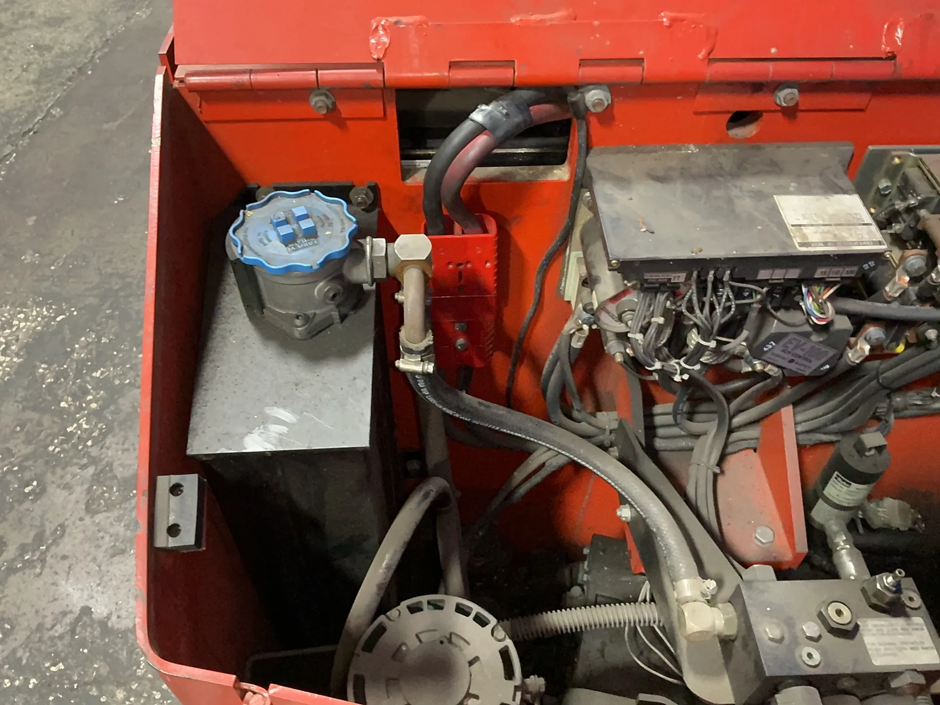 3,000 LB. BT Prime Movers #0E35, Stand-Up Forklift, 95" Mast - Image 5
