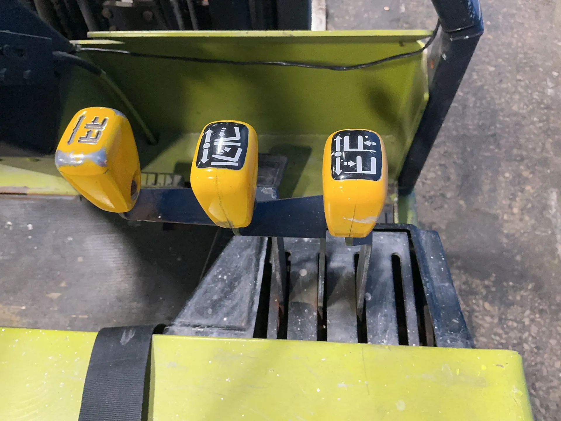 2,350 LB. Clark Equipment #TM12, Electric Forklift, 36 V, AS IS - Image 4