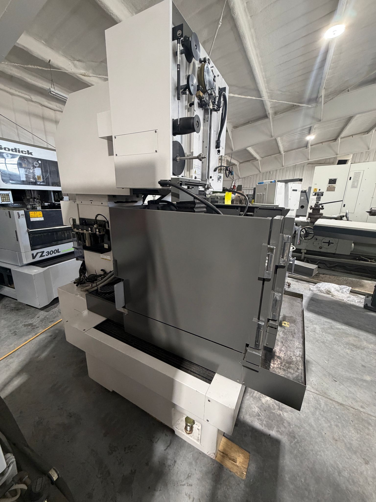 Fanuc #Robocut-Alpha-1iA, wire Electrical Discharge Machine, 2000 - Image 3