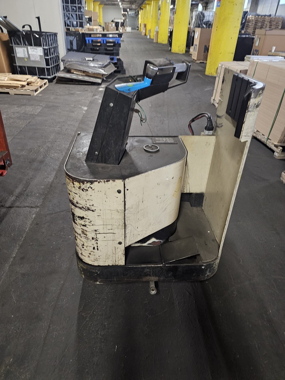6000 lb. Crown #60PR-27-3, forklift, 4' forks - Image 2